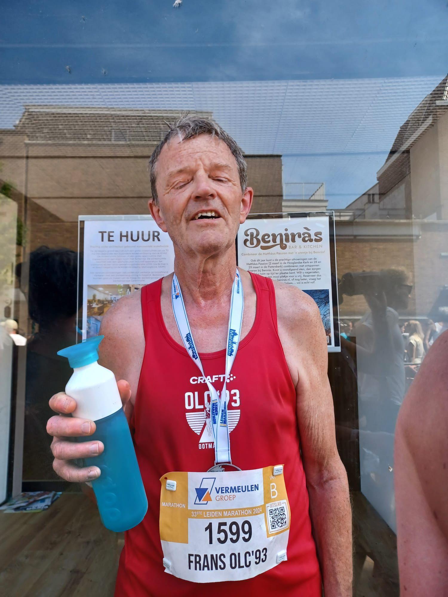 Frans Wilbers rent de marathon van Leiden